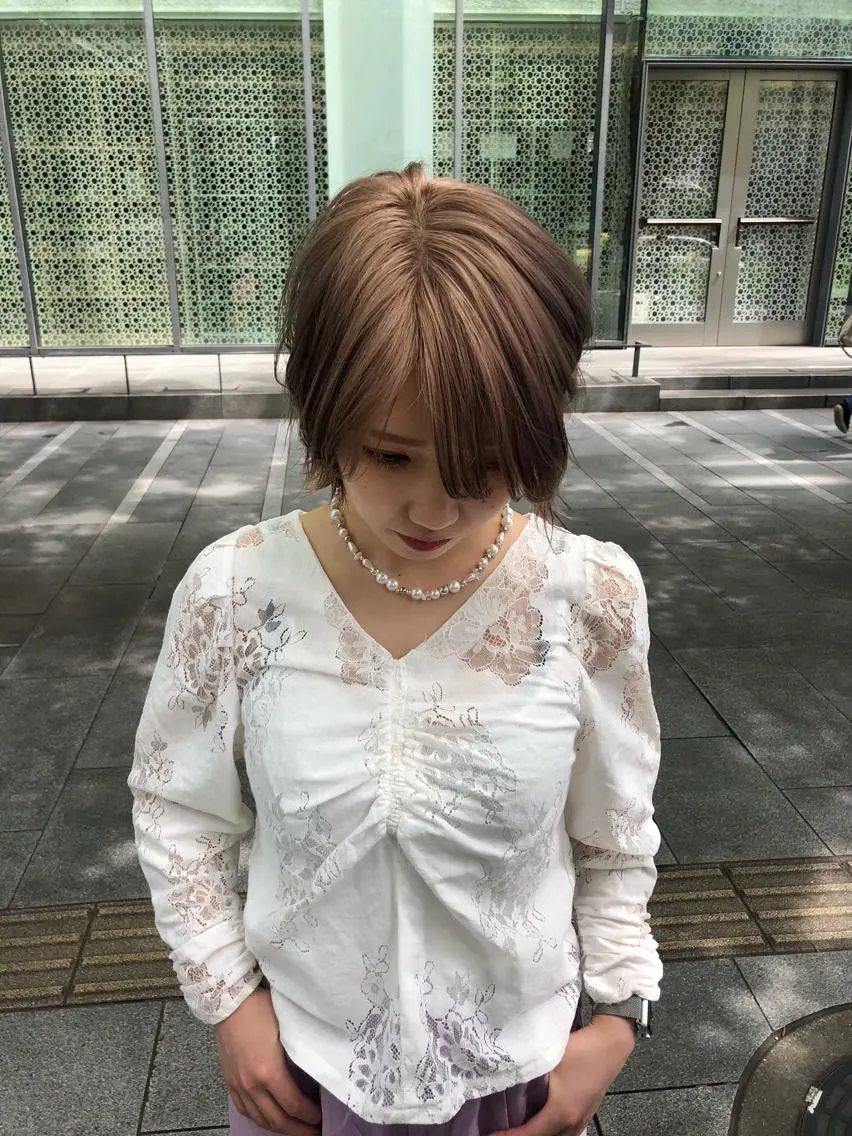 ショート カラー ベージュカラー ブリーチ ピンクカラー ピンクベージュ GIEN 末吉 海斗のヘアスタイル