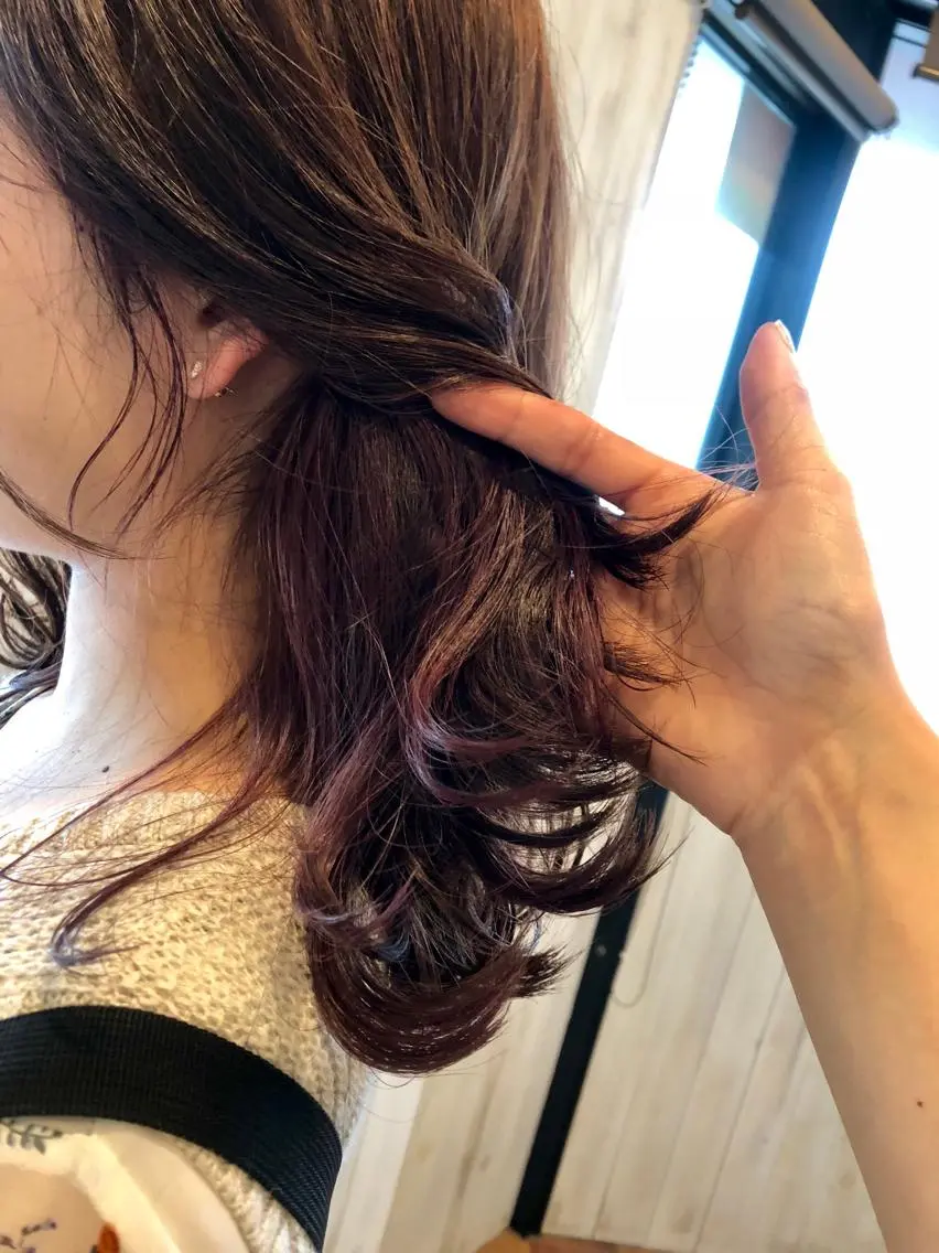 ミディアム カラー インナーカラー パープルカラー 谷口ゆめ/縮毛矯正/ 大人女子/眉ワックスのヘアスタイル