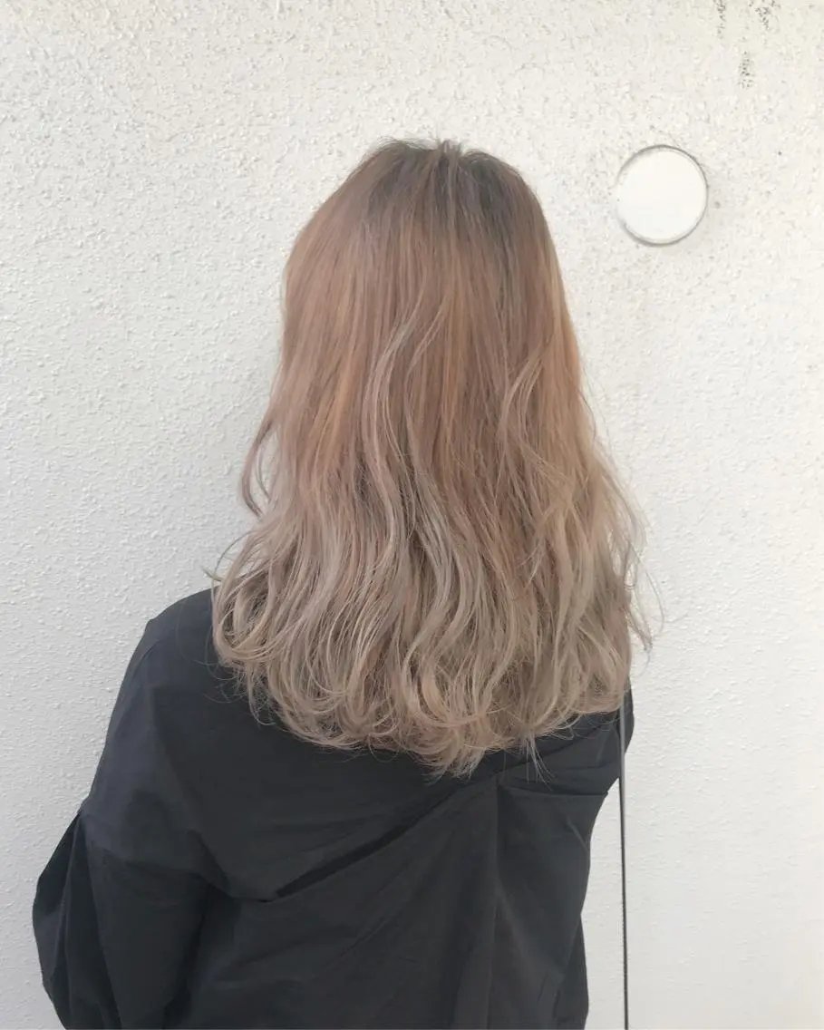 セミロング カラー ベージュカラー グラデーションカラー ハイライトカラー ハイライト インナーカラー/天神 ブリーチ/吉田のヘアスタイル