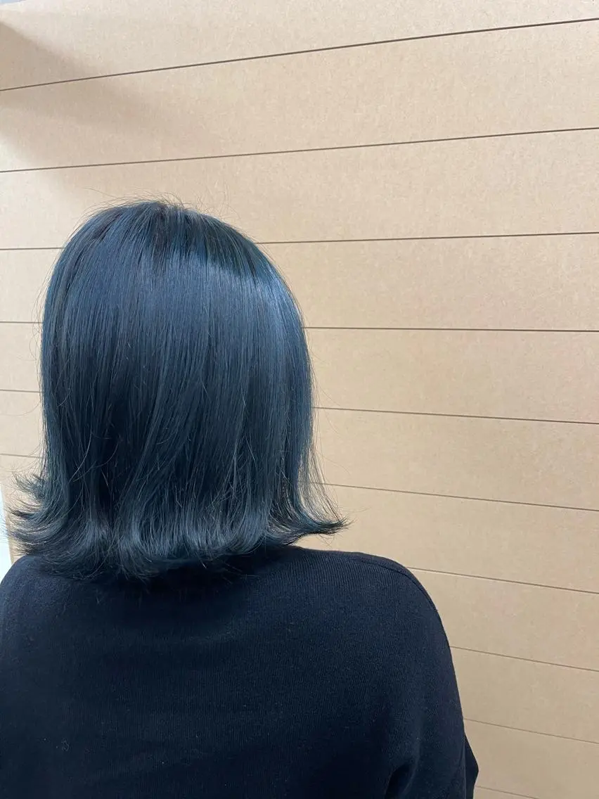 ミディアム カラー パーマ ヘアアレンジ メンズ キッズ ネイル マツエク・マツパ メンズブリーチ メンズハイライト 黒髪 ブリーチ ブルーカラー カット ヘアカラー トリートメント MEGUMI megumiのヘアスタイル
