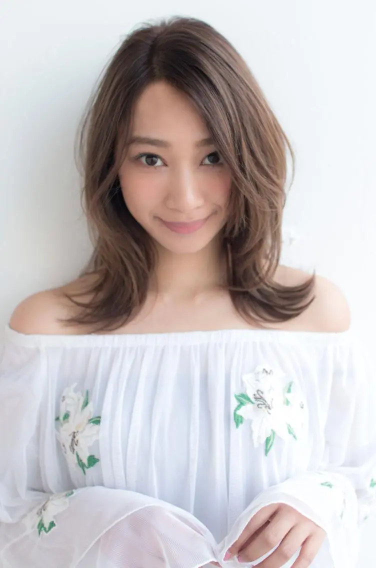 ミディアム カラー グレージュ 上田 ヒロツグのヘアスタイル