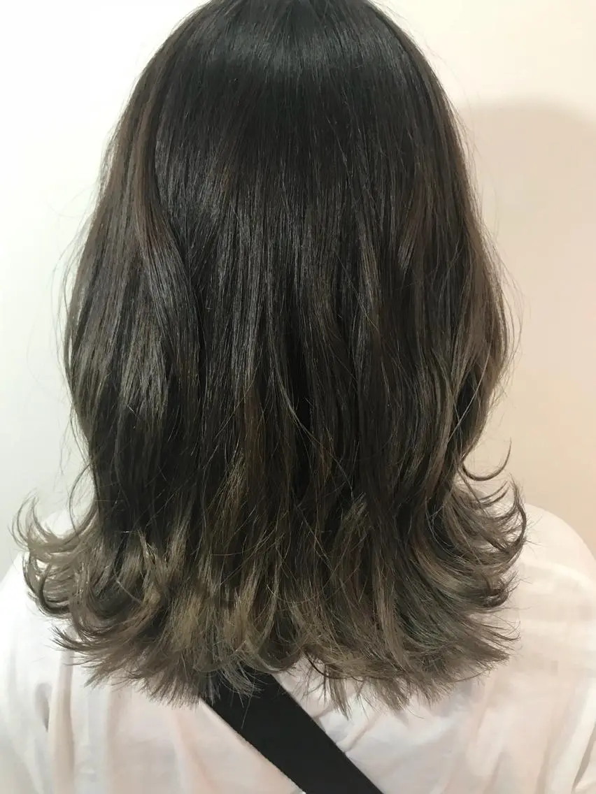 ミディアム カラー バレイヤージュ グラデーションカラー グレージュ レイヤーカット ウルフカット レイヤーカット上柿のヘアスタイル