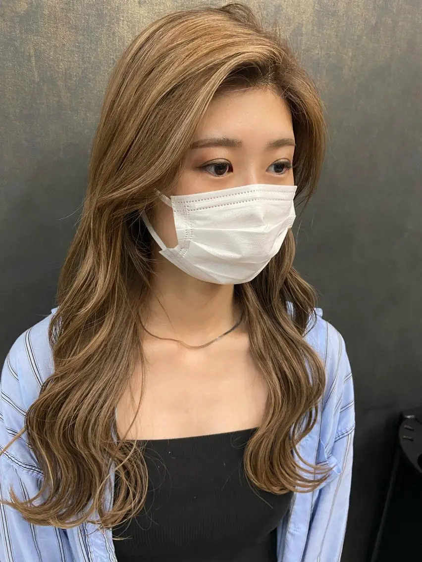 ロング カラー ハイライトカラー ハイライト ヘアカラー 色落ちまで2度綺麗な ハイトーン🪞/ミクのヘアスタイル