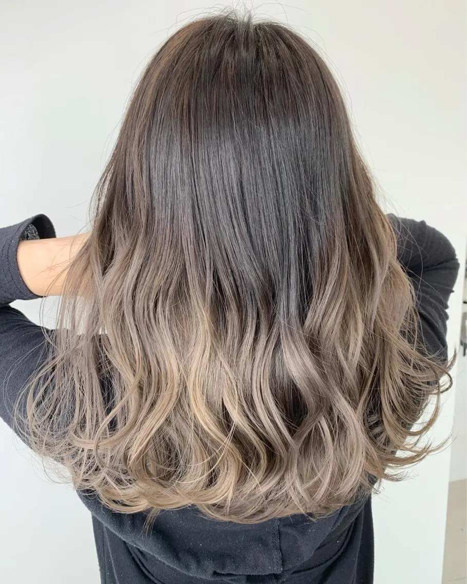 セミロング カット ヘアカラー トリートメント 山田 絵里菜のヘアスタイル