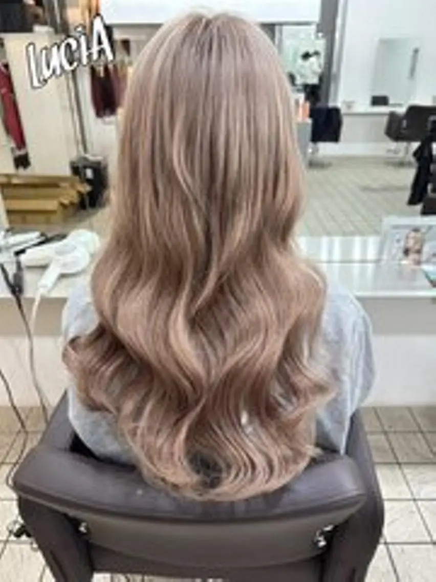 ロング ヘアアレンジ カラー シールエクステ 黒髪 ブリーチ デザインカラー ダブルカラー エクステ¥5000 LuciAカラーのヘアスタイル