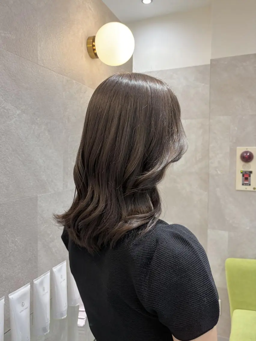 カラー ブリーチ 透明感カラー グレージュ 学生 韓国ヘアケアブリーチ 莉奈のヘアスタイル