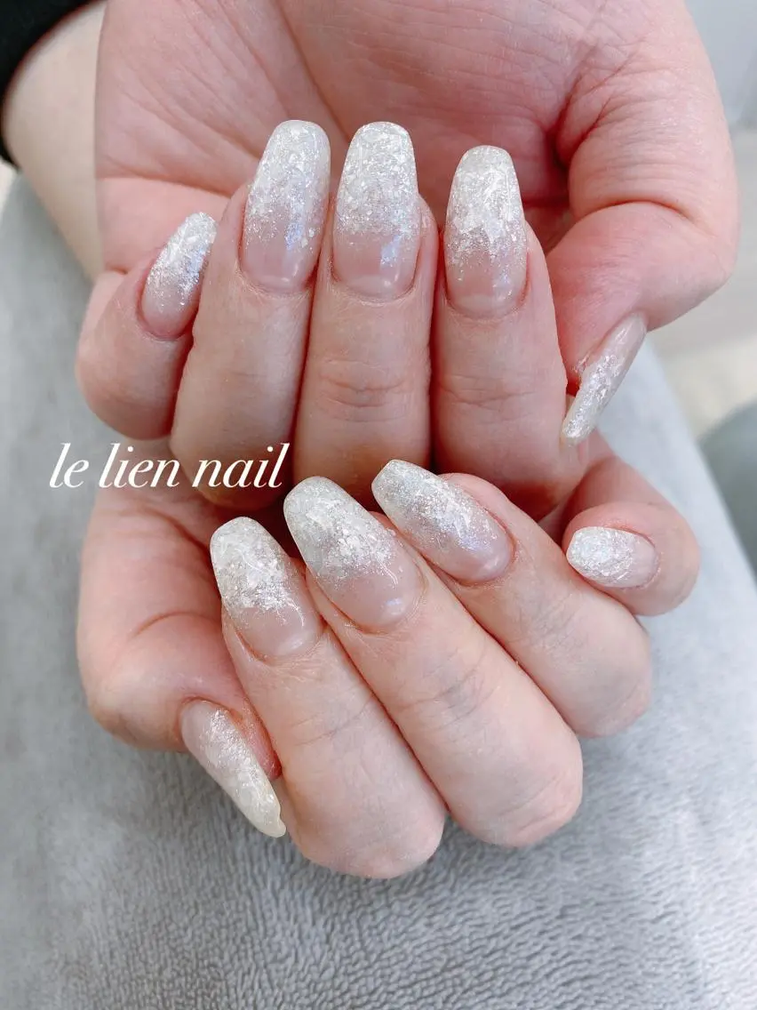 ネイル グラデーション ホログラムネイル ラメ(グリッター) ラメグラデーション ホワイト le lien nailのネイルデザイン