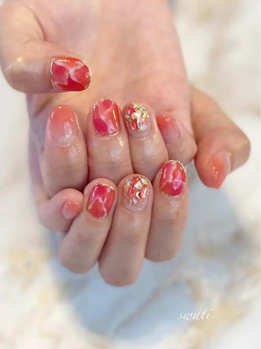 ネイル アートネイル 大理石ネイル(マーブル) オフィスネイル 赤色 春ネイル yuko （ネイリスト）のネイルデザイン