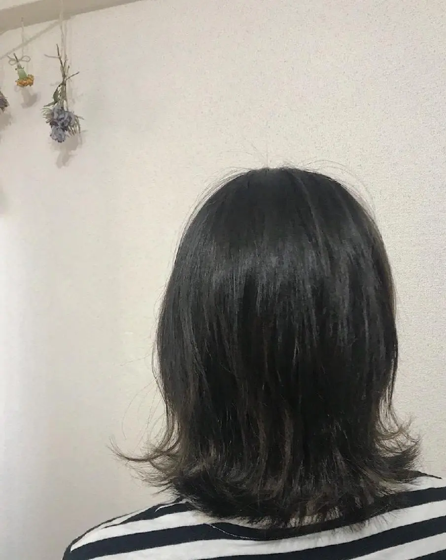セミロング カラー ヘアアレンジ アッシュ アッシュグレー 外ハネヘア See by merの眉毛・アイブロウイメージ