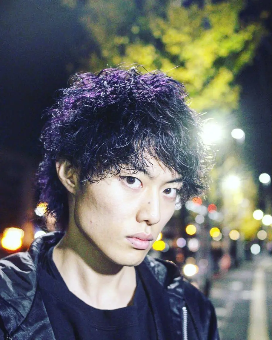 ミディアム メンズ ミディアムパーマ メンズパーマ 石鳶 勝のヘアスタイル