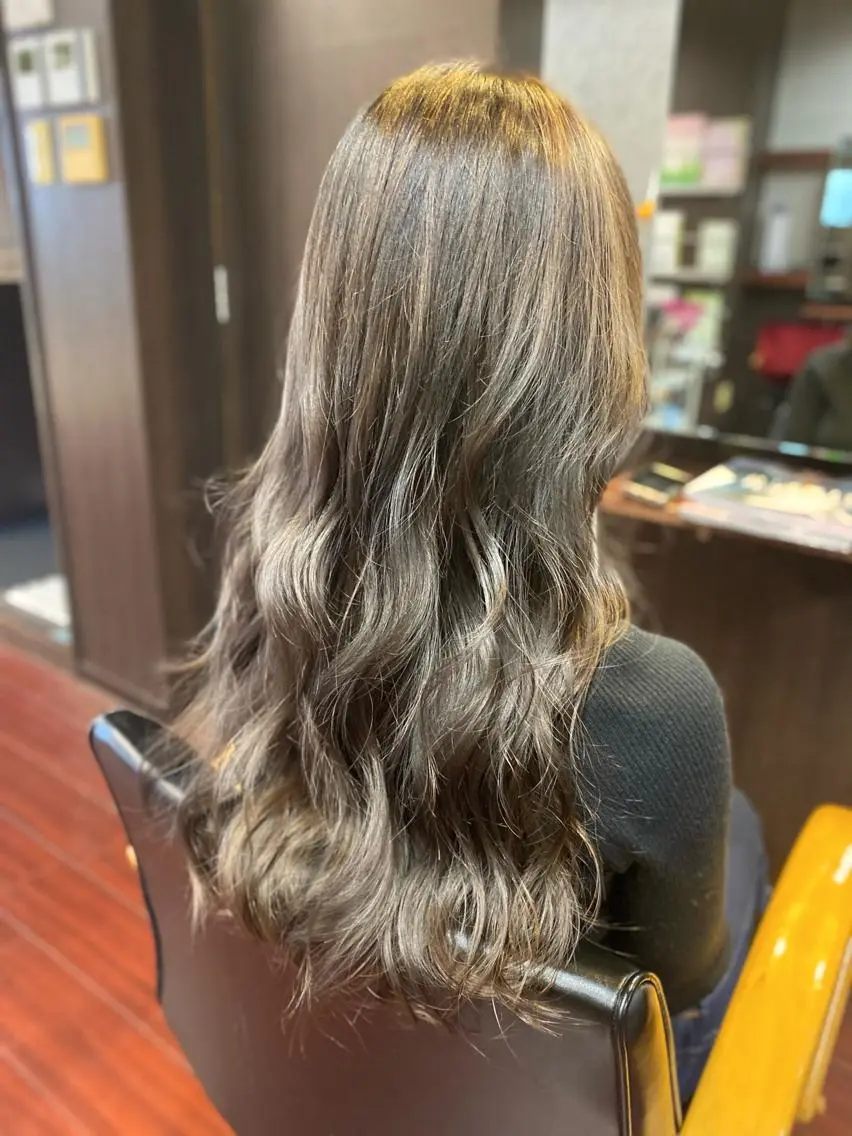 ロング カラー ヘアアレンジ ブリーチ 透明感カラー Luzir⭐︎ GEN⭐︎のヘアスタイル