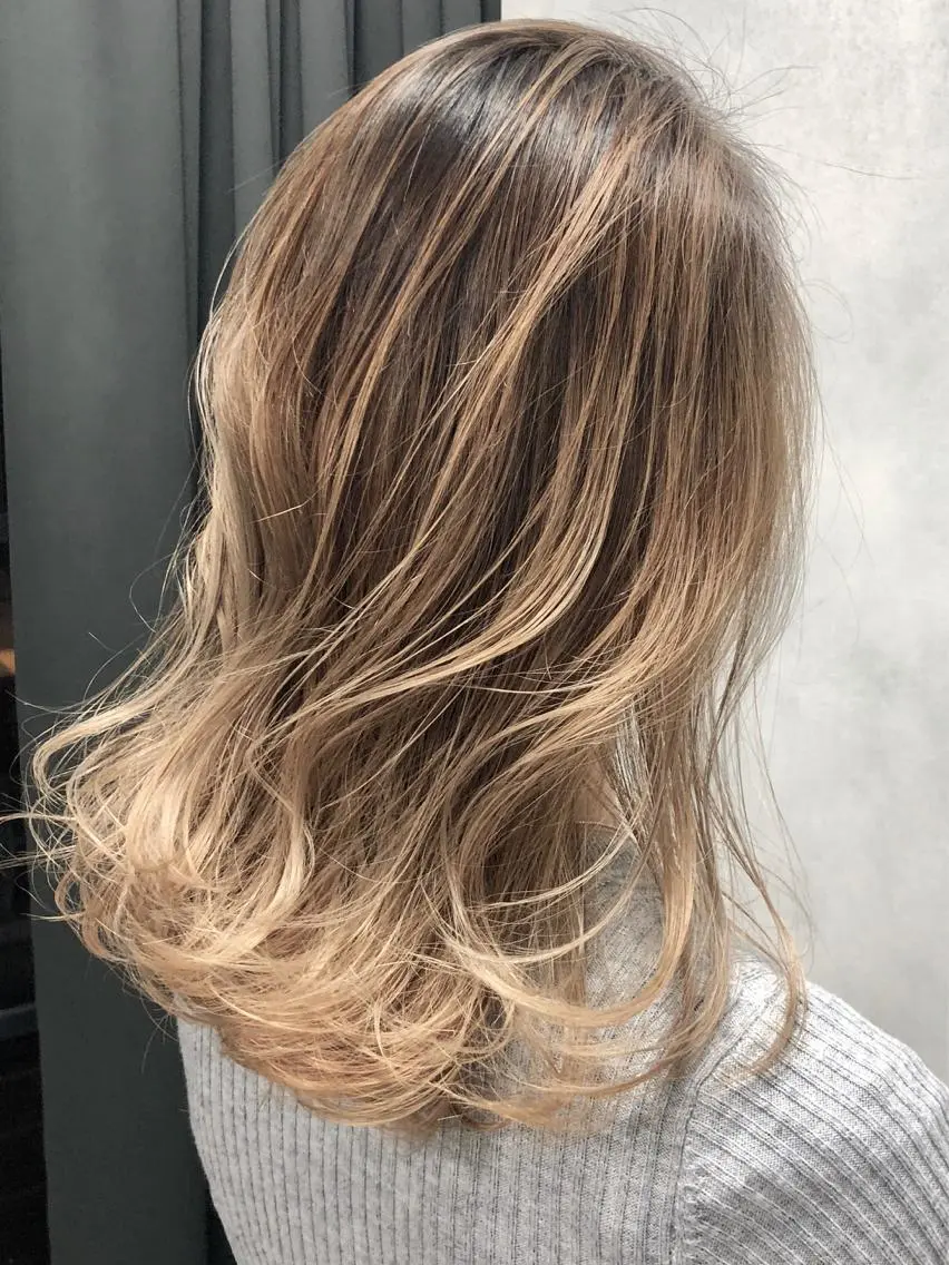 ミディアム カラー バレイヤージュ ブリーチ ケアブリーチ ダブルカラー ハイライトカラー welring hair salonのヘアスタイル