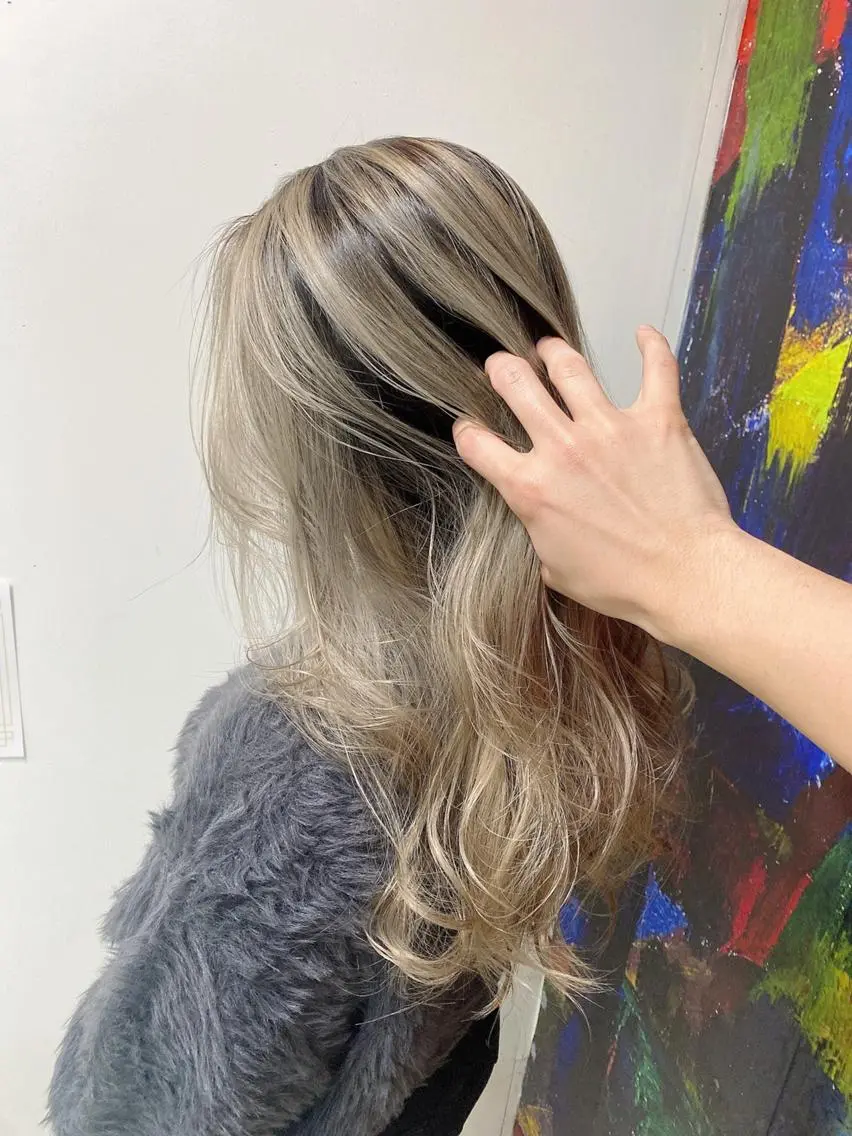 カラー ロング バレイヤージュ ハイライトカラー ハイライト レイヤーカット FUJIHARA SHOHEIのヘアスタイル