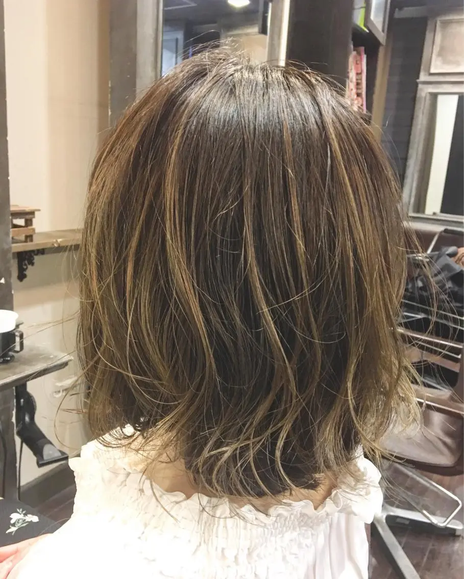 ミディアム カラー グレージュ ハイライトカラー ハイライト 襟足特化型美容師 🌈ATSUSHIのヘアスタイル