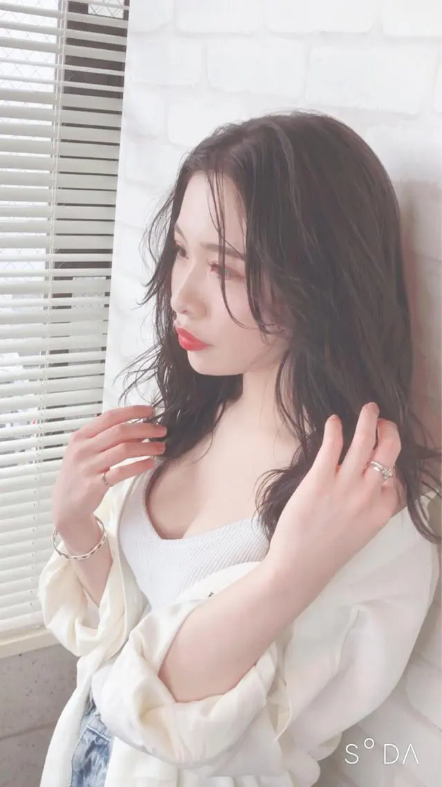 セミロング カラー パーマ ヘアアレンジ メンズ キッズ ネイル マツエク・マツパ カット ヘアカラー トリートメント premier modelsのヘアスタイル