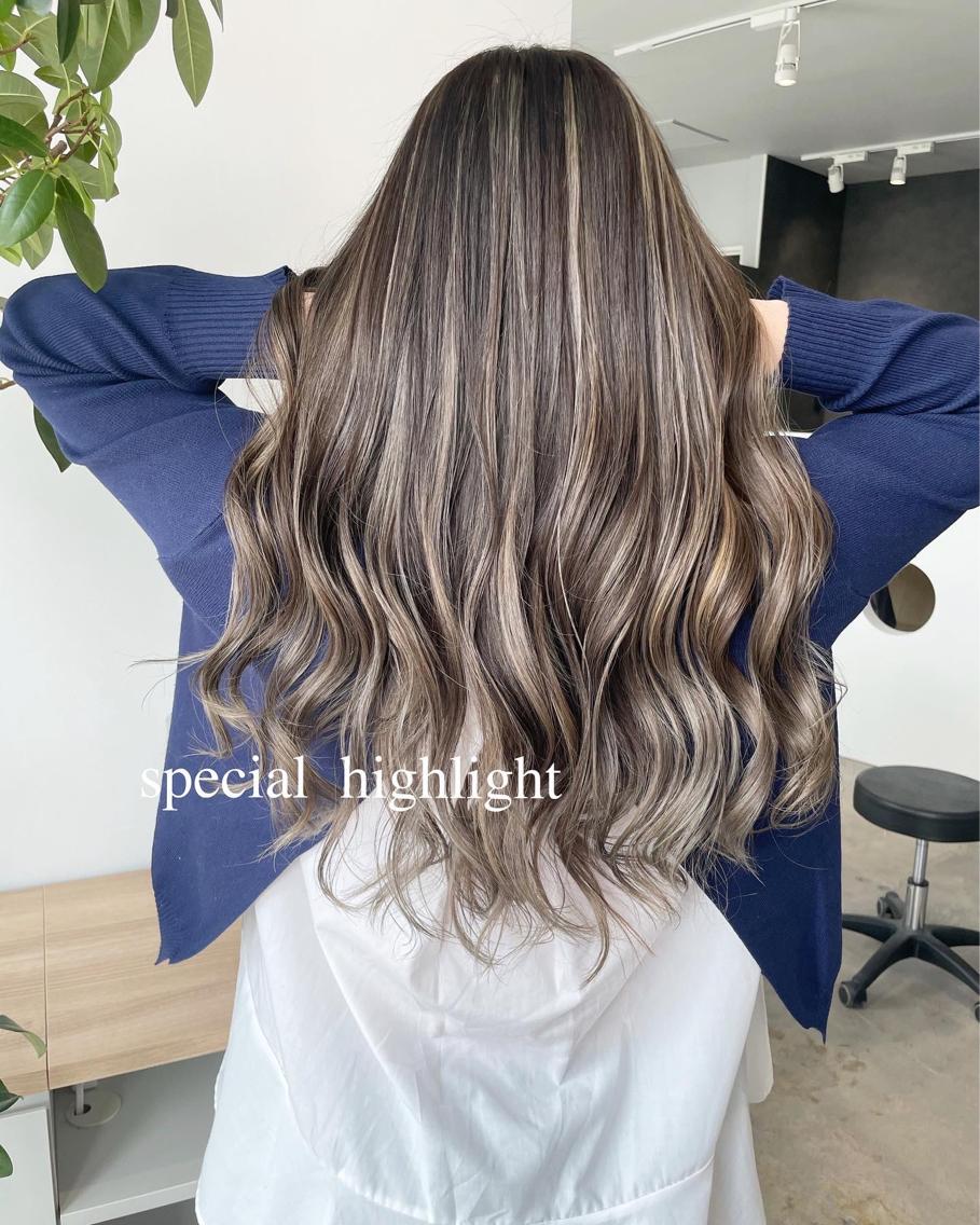 ロング 岸川 恭子のヘアスタイル