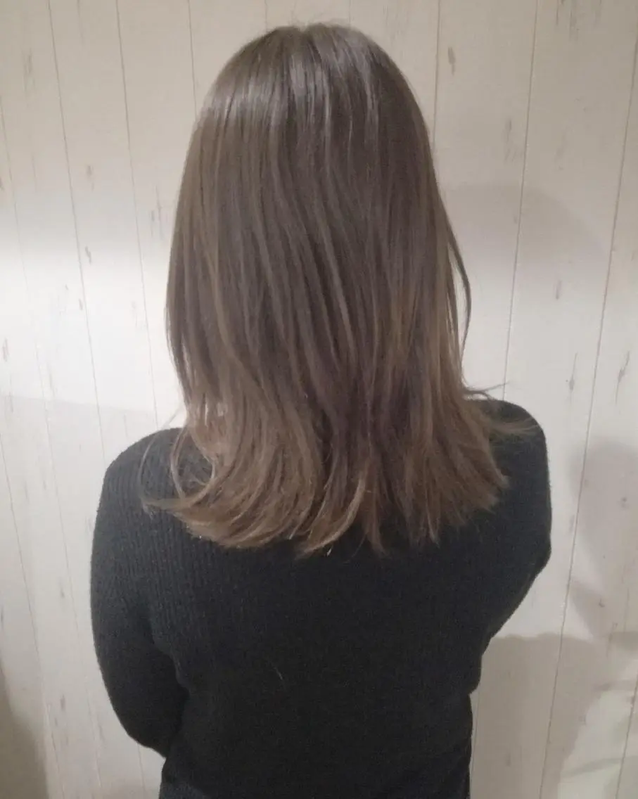 ミディアム カラー ベージュカラー ミルクティーベージュ 西川 敏夫のヘアスタイル