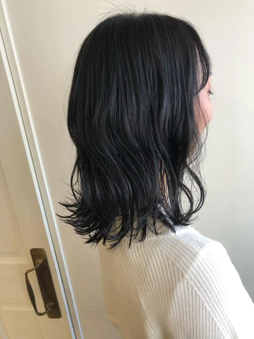 ミディアム カラー カット ヘアカラー トリートメント MIOベージュカラー 柔らかいカラーのヘアスタイル