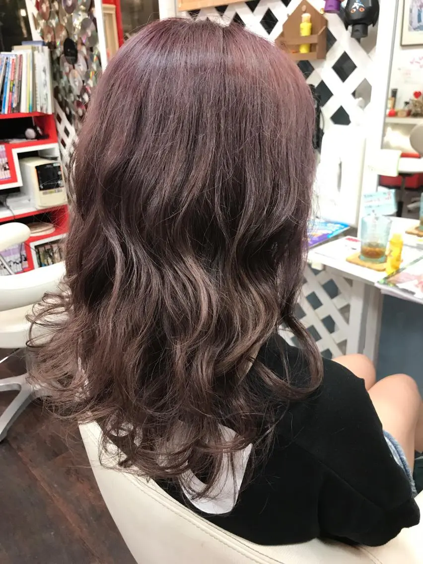 ロング カラー 岩谷/ブリーチ 🪽透明感カラーのヘアスタイル