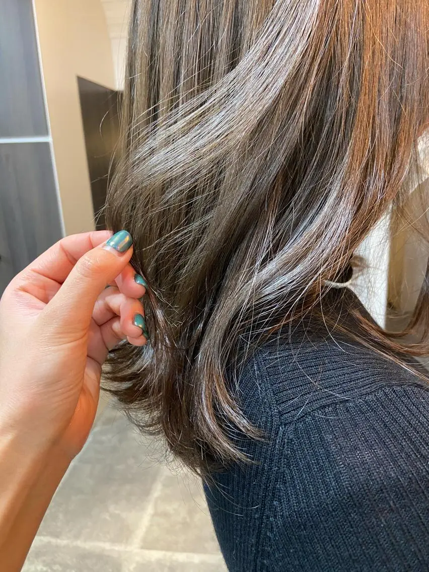 ロング カラー ブリーチ グレージュ イルミナカラー ブリーチなしカラー ヘアカラー トリートメント 眠れるヘッドスパ✨ chacoのヘアスタイル