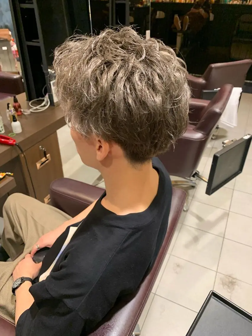 ショート メンズ マッシュ カット ヘアカラー トリートメント 美髪形成!色素改善! 秋田 和輝のヘアスタイル