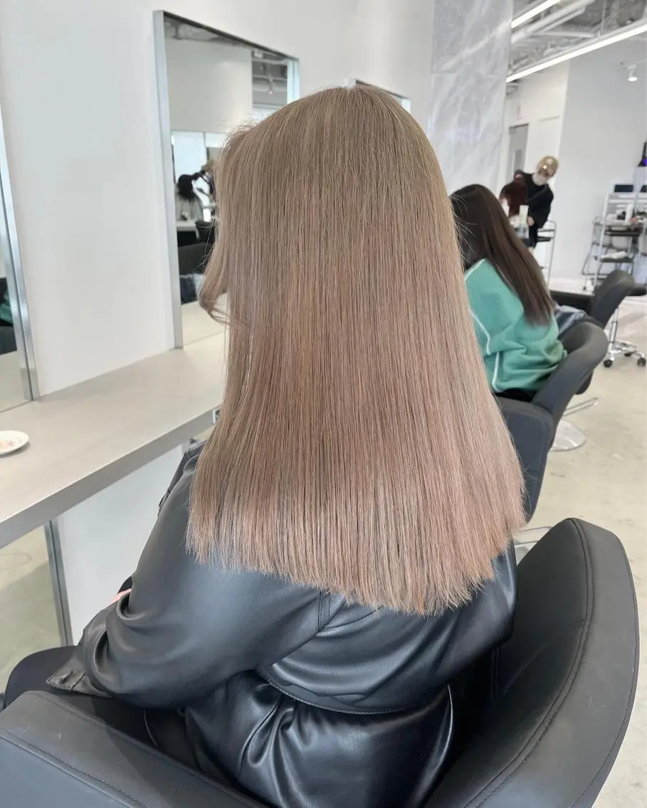 セミロング karin🪩海外風 バタフライカットのヘアスタイル
