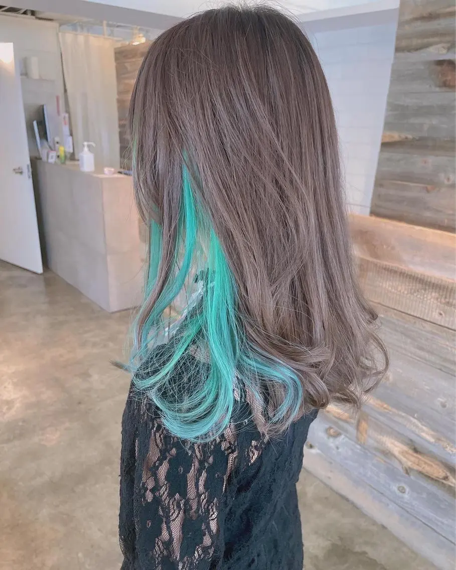 セミロング カラー インナーカラー ミント ミントグリーン ヘアカラー トリートメント ハイトーン/レイヤー /ケアブリーチ石川治のヘアスタイル
