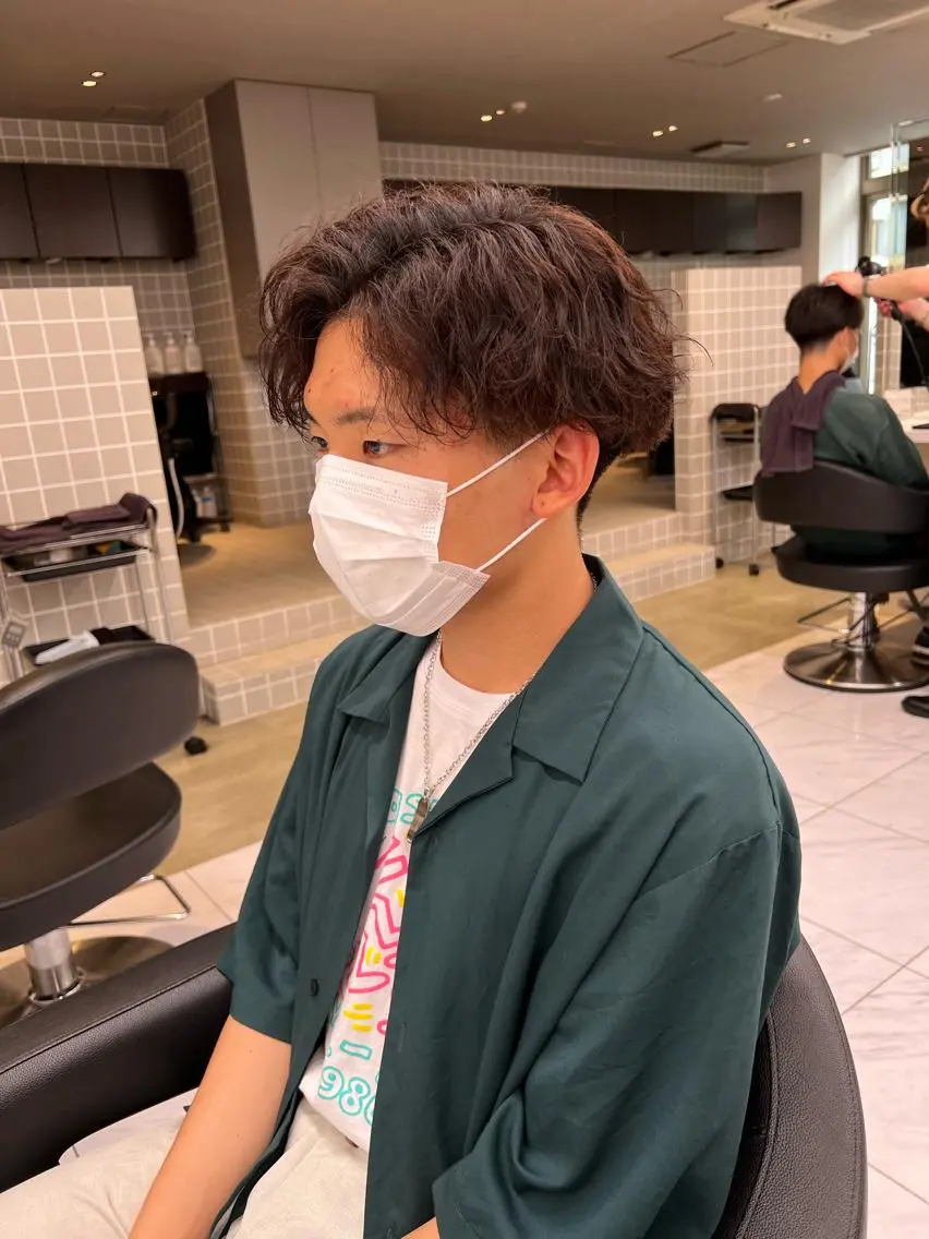 ショート カラー パーマ メンズ センターパート メンズ韓国風 韓国マッシュ マッシュウルフ マッシュ メンズパーマ特化 TAIGAのヘアスタイル