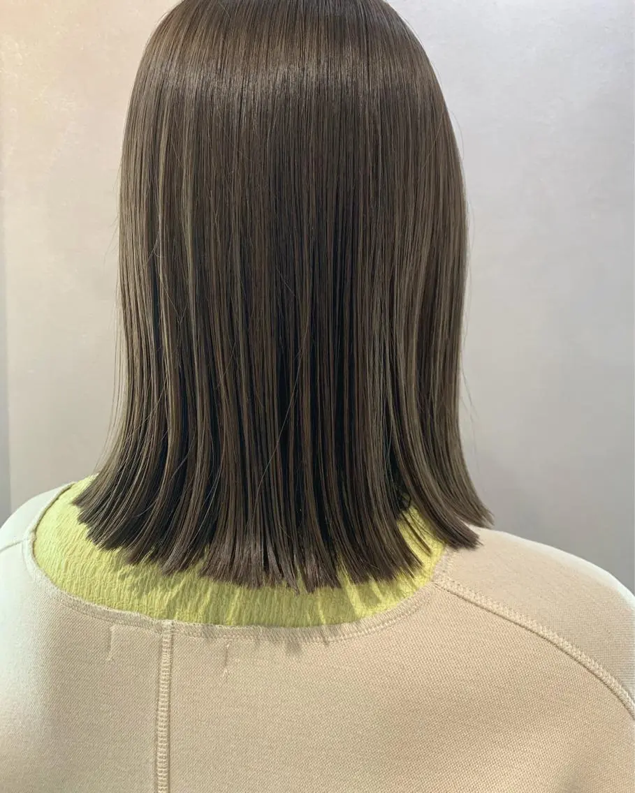 ミディアム カラー グレージュ オリーブグレージュ オリーブグレー hubhair レイヤー/透明感のヘアスタイル