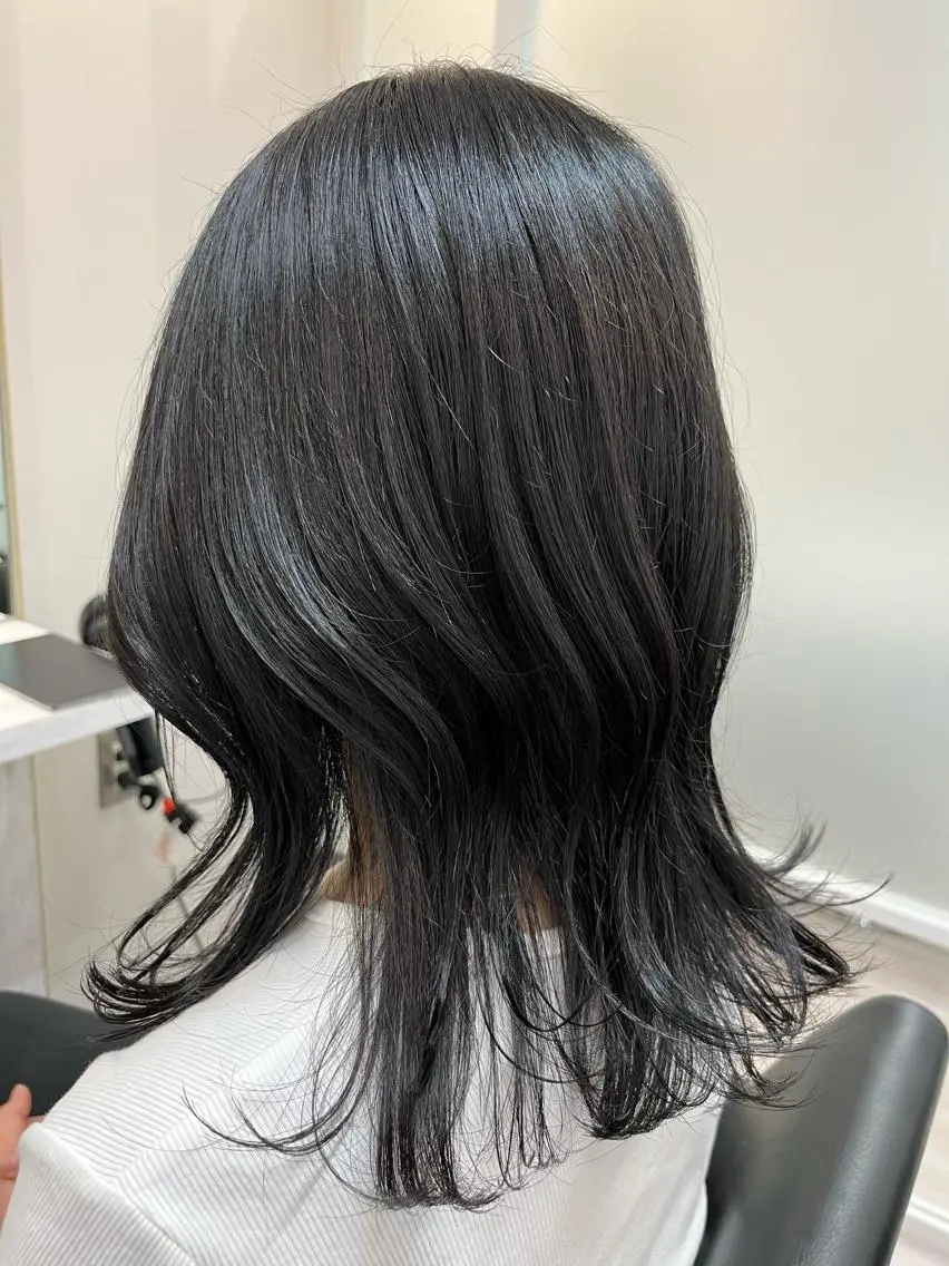 ミディアム カラー カット ヘアカラー トリートメント 比嘉 黎花のヘアスタイル