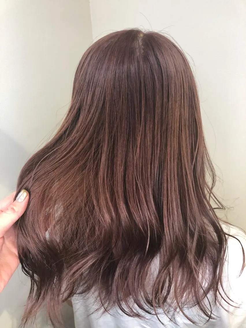 ロング カラー ウルフカット／吉村 桃子のヘアスタイル