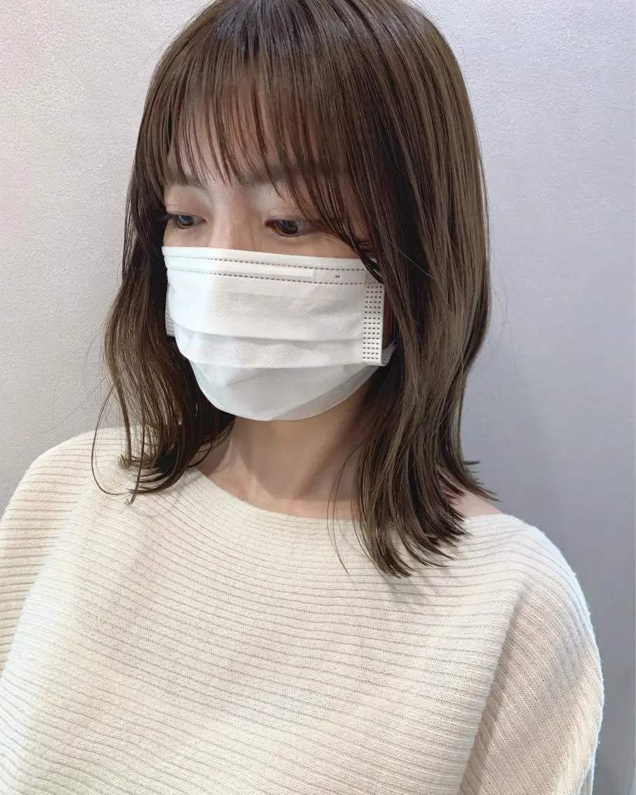 ミディアム カラー アッシュ ベージュカラー ブリーチ ブリーチなしカラー hubhair レイヤー/透明感のヘアスタイル