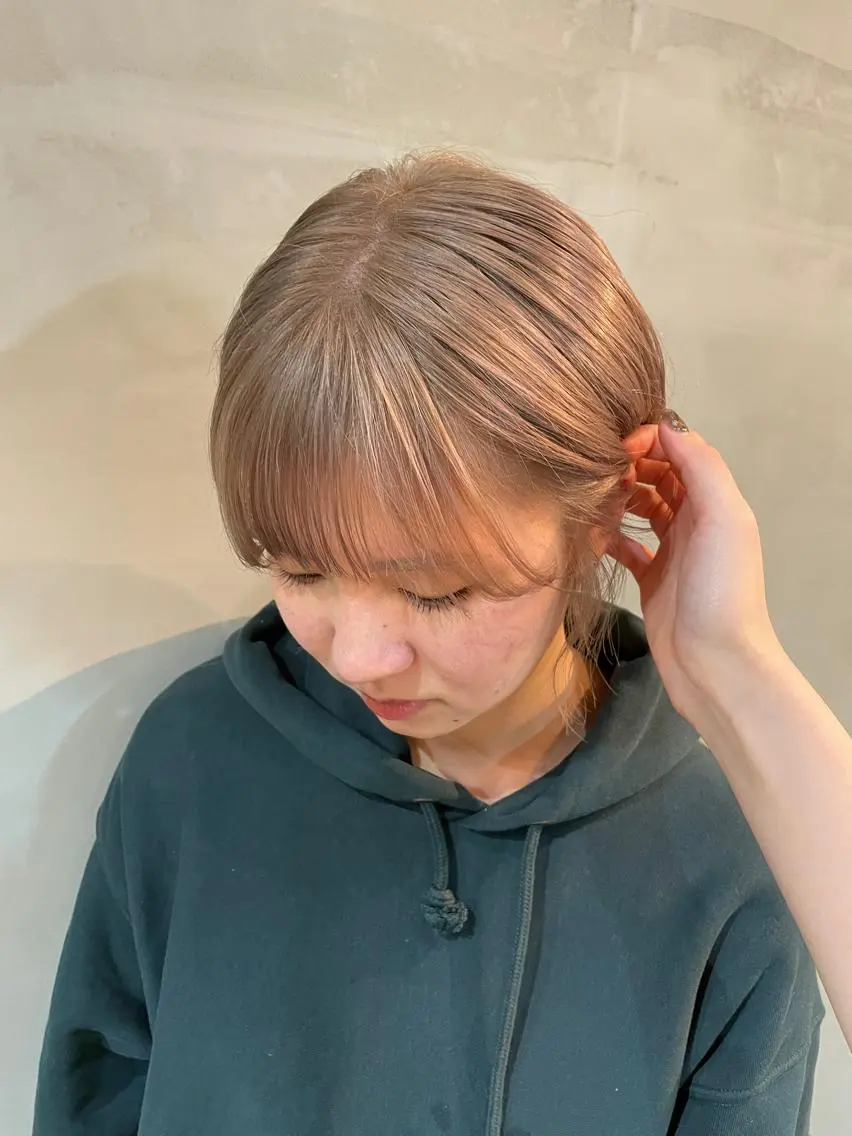 ショート カラー ブリーチ カジ エリナのヘアスタイル