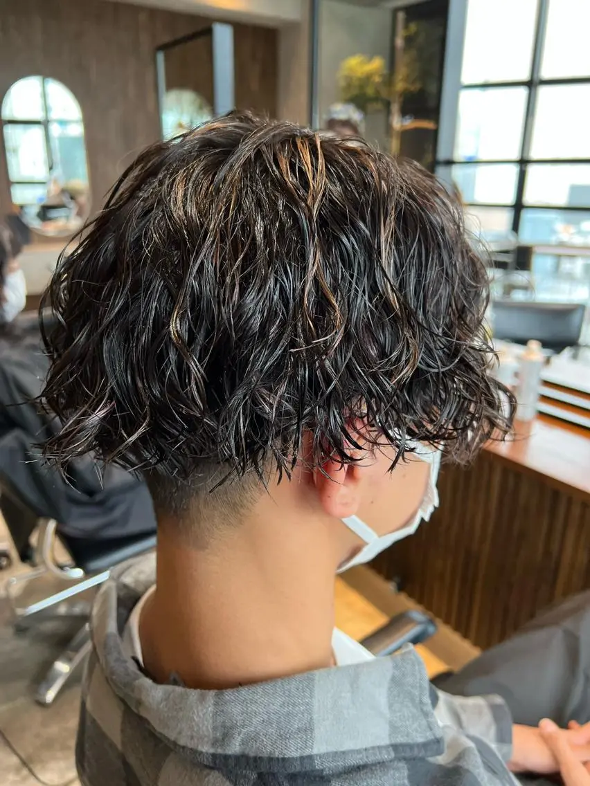 ショート パーマ メンズ カット パーマ トリートメント 波巻きスパイラルパー マ/シャドウパーマ駿のヘアスタイル