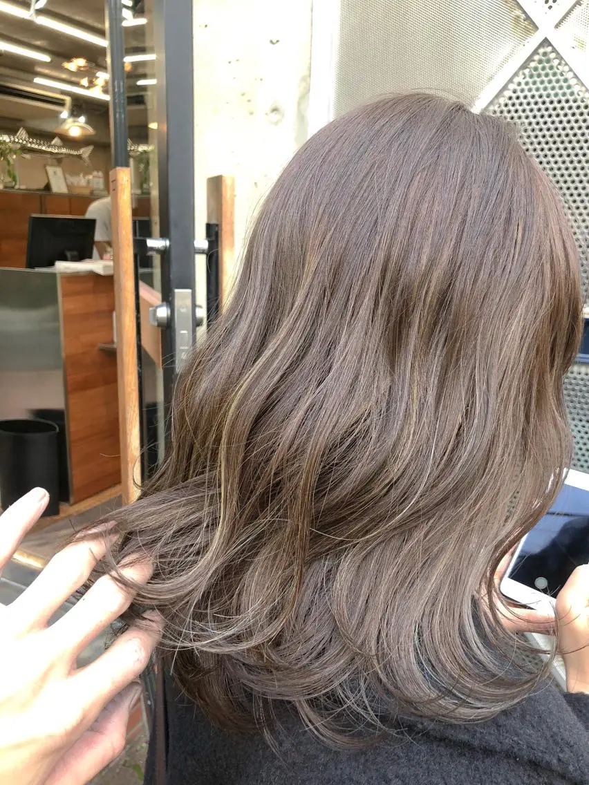 ミディアム カラー ベージュカラー ハイライトカラー ハイライト カット ヘアカラー トリートメント センスをお届けします 大谷将生infpのヘアスタイル