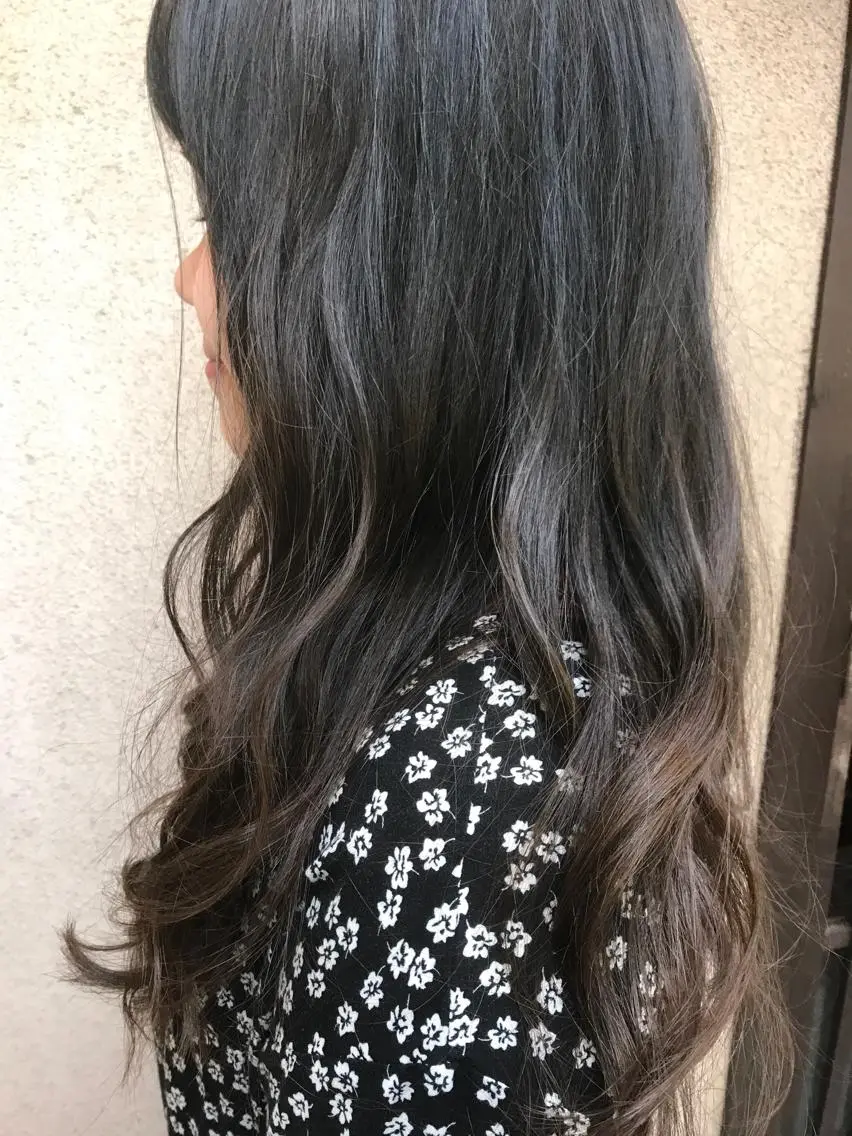セミロング カラー ブルーカラー ブルージュ グラデーションカラー シルバー vato バトのヘアスタイル