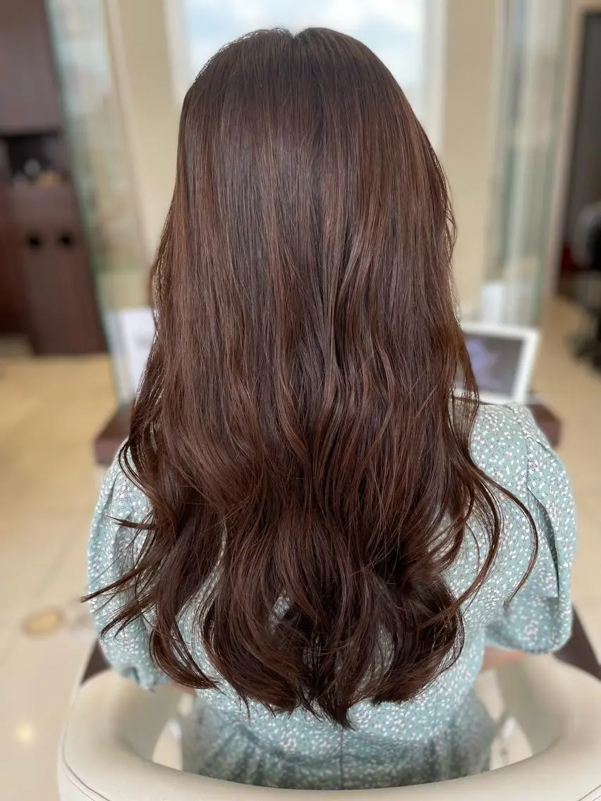 ロング カラー 絹川 琴美のヘアスタイル