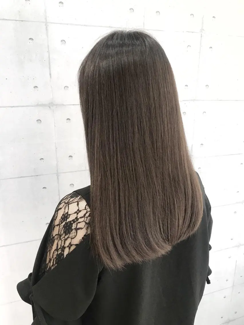 セミロング カラー アッシュ アッシュグレー アッシュグレージュ ブリーチ 透明感カラー ヘアカラー トリートメント 高木 麻知子のヘアスタイル
