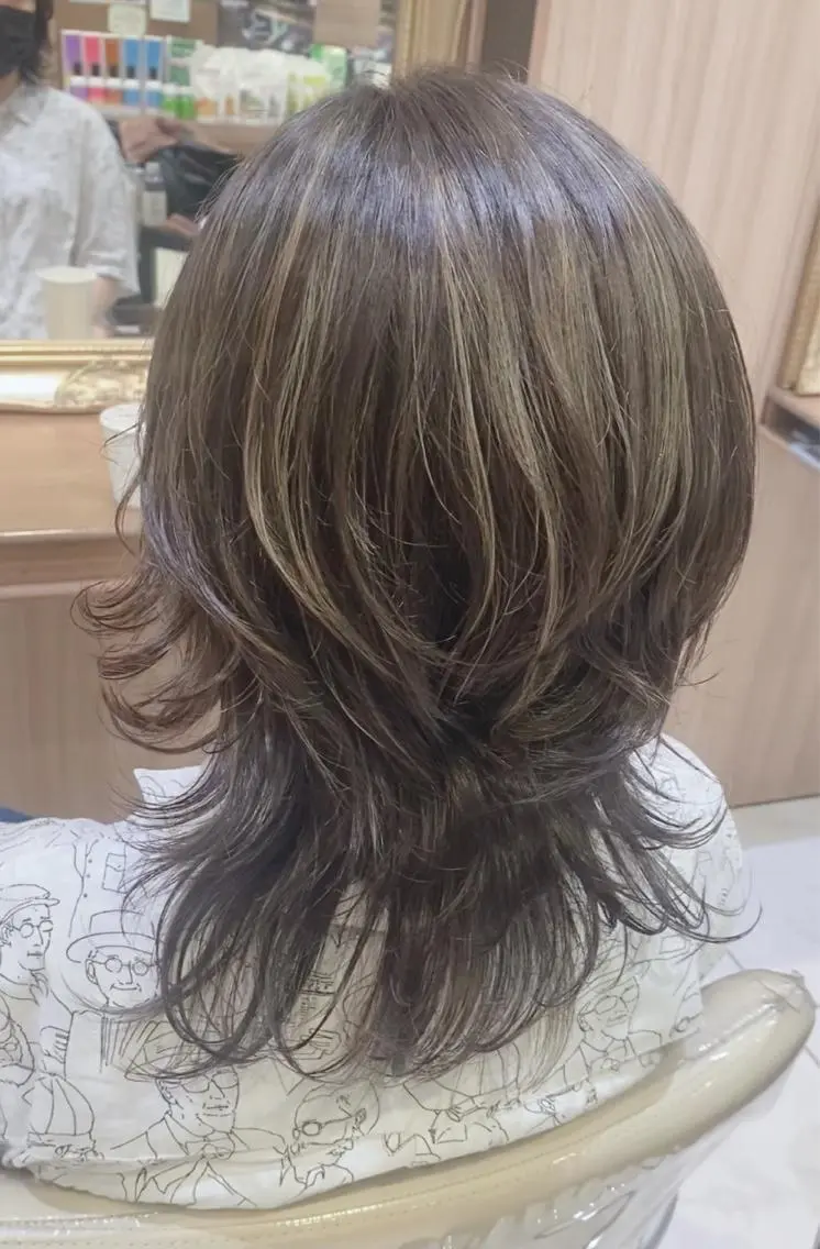 ミディアム カラー ウルフカット 古川 琴美のヘアスタイル