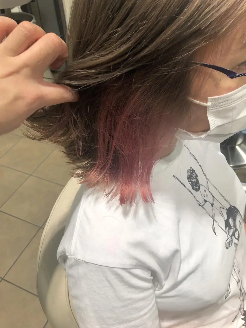 カラー インナーカラー ピンクカラー メンズ レイヤー ウルフ 弓木啓輔のヘアスタイル