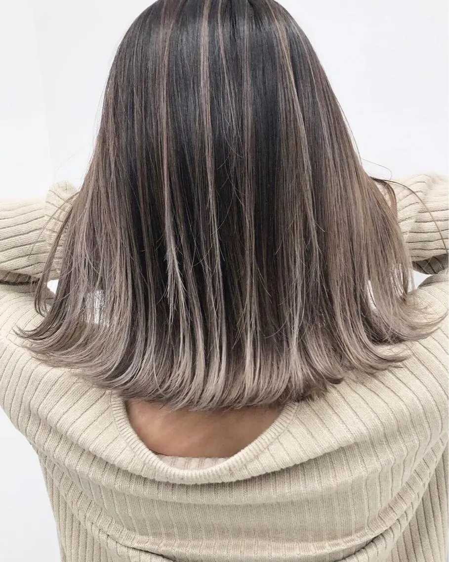 ミディアム カラー ヘアアレンジ バレイヤージュ ブリーチ レイヤーカット 🦄インナーカラー 🦄貫井彩花のヘアスタイル