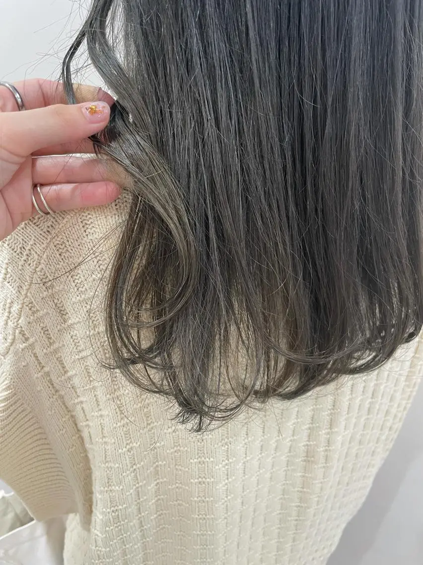 ロング カラー akane .のヘアスタイル