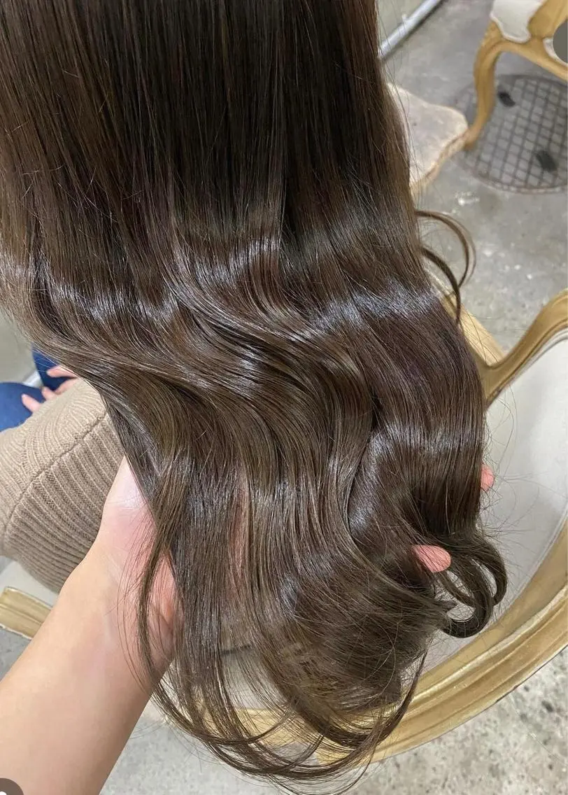 セミロング カラー ヘアアレンジ ベージュカラー ブリーチ グレージュ ミルクティーベージュ ブリーチなしカラー カット ヘアカラー トリートメント レイヤー/グレージュ 🤍奥開梨恵のヘアスタイル