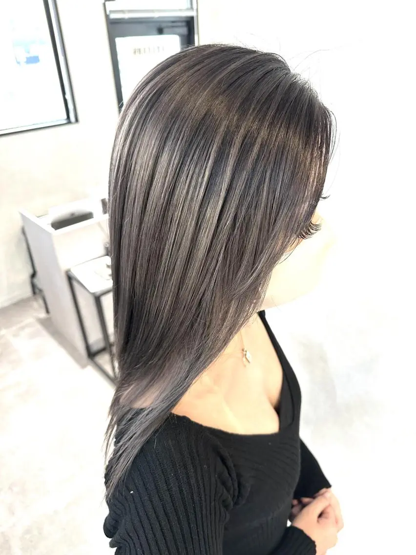 セミロング ヘアアレンジ カラー ハイトーン カラーのヘアスタイル
