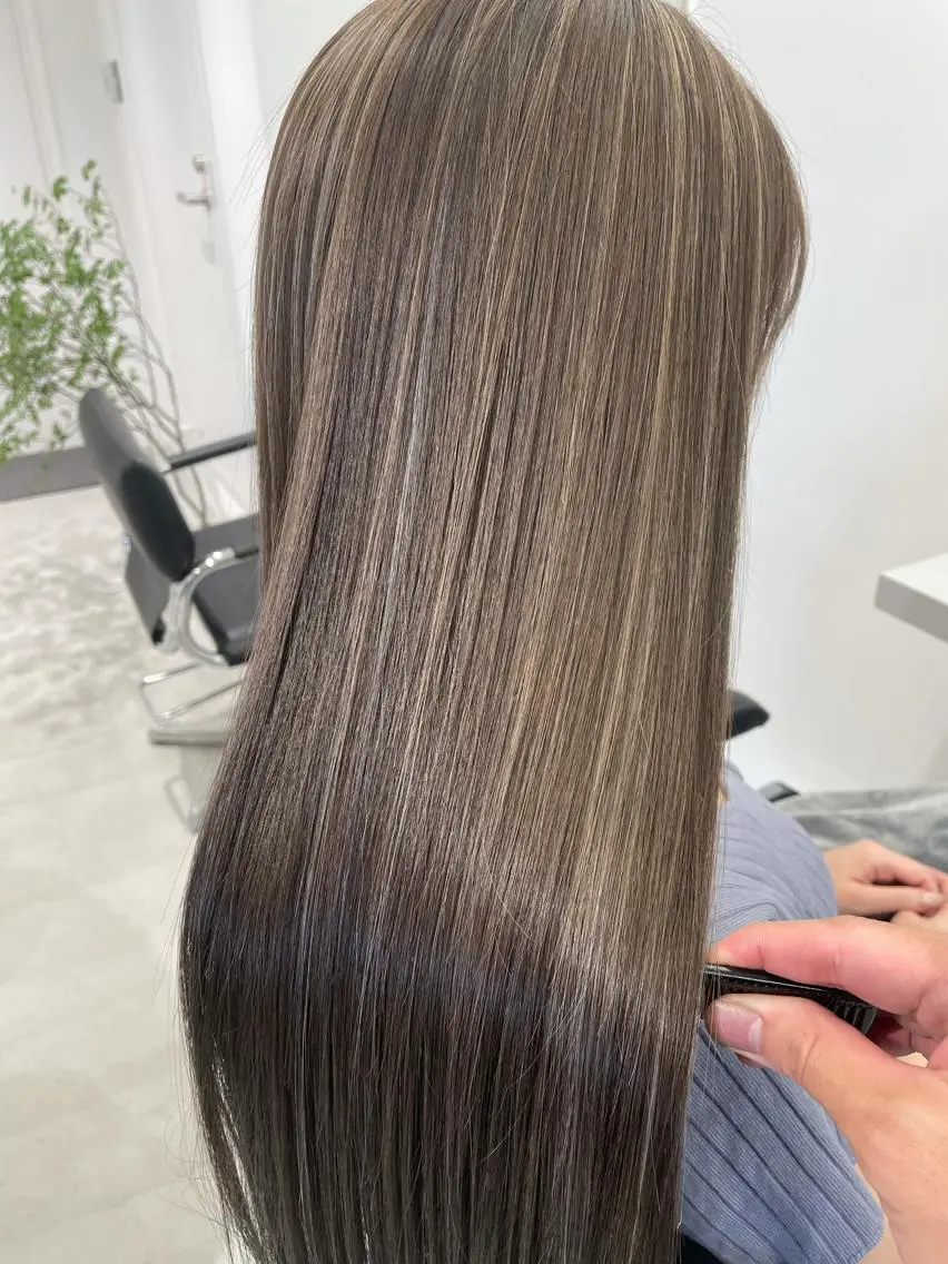 ロング カラー アディクシーカラー バレイヤージュ ベージュカラー ブリーチ ケアブリーチ ito. ブリーチ/髪質改善のヘアスタイル