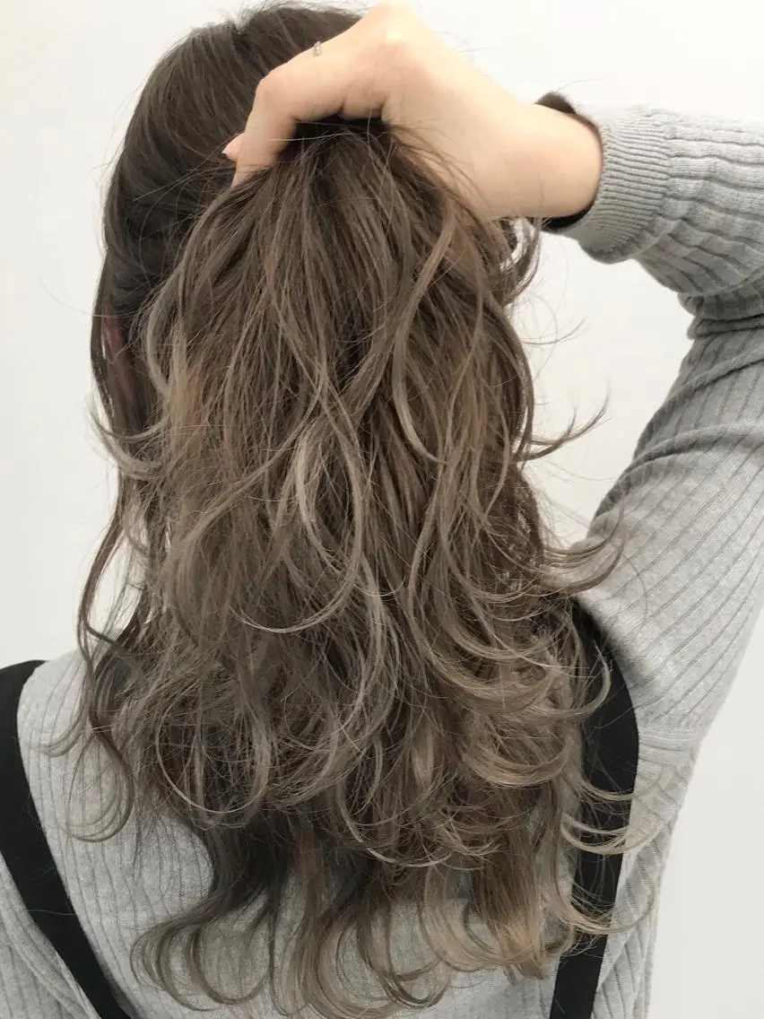 ロング カラー ヘアアレンジ 【公式】amble luxe池袋東口🩷のヘアスタイル
