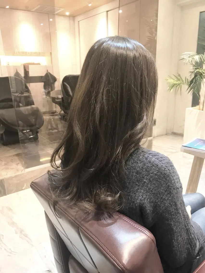 セミロング カラー グレージュ 髪質改善・艶髪特化 木村侑平のヘアスタイル