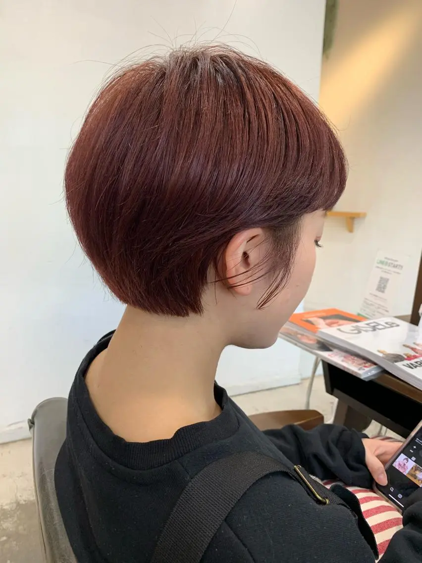 ショート カラー ヘアアレンジ サナ🌱 切りっぱなしボブのヘアスタイル