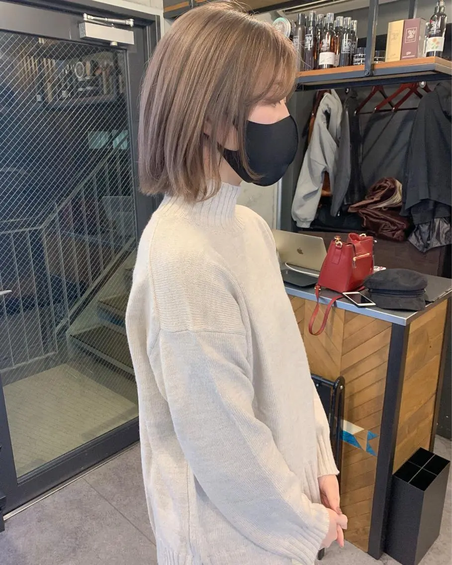 ショート カラー ベージュカラー ブリーチ ケアブリーチ ハイトーンカラー トリートメント 柔らかブラウン/顔周 りレイヤー♡ユウシのヘアスタイル