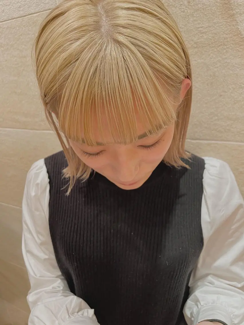ショート ボブ 似合わせカット 白髪ぼかしハイライト 脱白髪染めのヘアスタイル